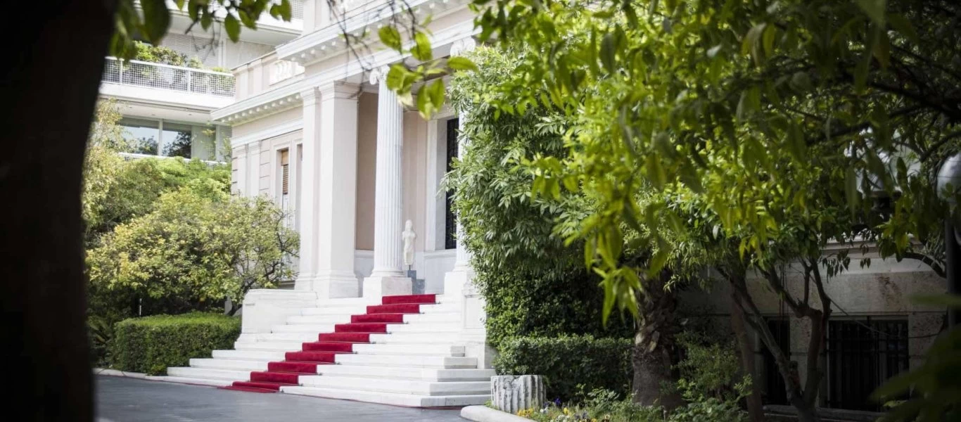 Μαξίμου για επίθεση στα γραφεία της Zeus+Dione: «Εκεί οδηγεί η συστηματική στοχοποίηση»